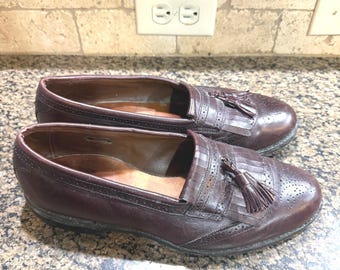 Mocasines Allen Edmonds Bridgeton 5079 para hombre, talla 10 D, de piel burdeos con borlas.