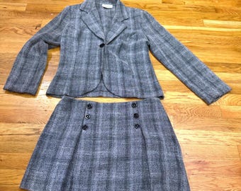 Completo vintage A. Byer con gonna a quadri grigi, blazer e minigonna, taglia L 11, prodotto negli Stati Uniti.