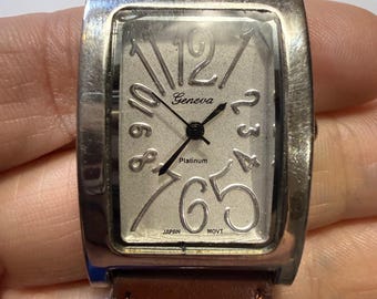 Montre Geneva Platinum Tank, bracelet en cuir marron argenté à œillets, fonctionne