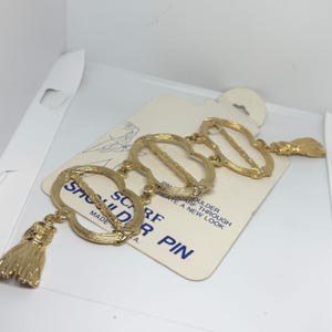 Vintage Hugo Gold Tone Scarf Shoulder Pin Triple Loop Tassel Made in USA 7869