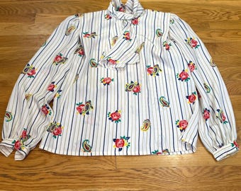 Camicetta vintage Ann Katrine anni '80 con fiocco e stampa floreale a righe, motivo paisley, bianco metallizzato, taglia 6