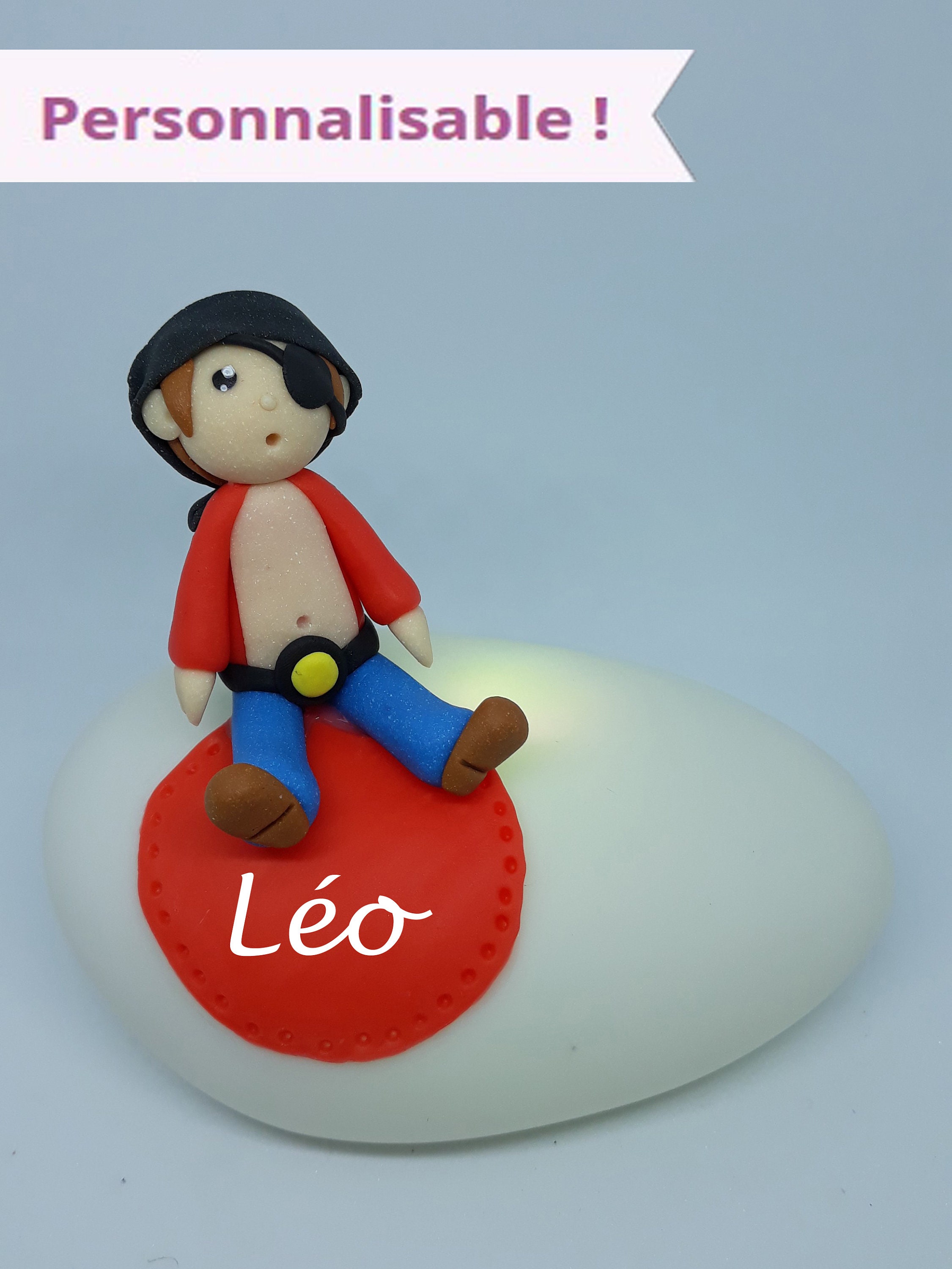 Veilleuse Led Décorée avec Un Pirate Modelé en Porcelaine Froide