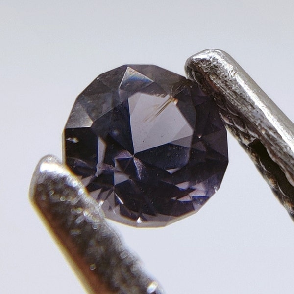 Natural color change sapphire from Sri Lanka (Ceylon)