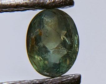 Natürlicher Farbwechsel Alexandrit aus Ural Gebirge (Russland).