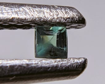 Natürlicher Farbwechsel Alexandrit aus Ural Gebirge (Russland).
