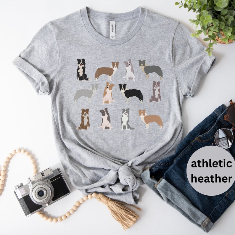 Pode incluir: Uma camiseta cinza com um padr&atilde;o de border collies em v&aacute;rias cores e poses. A camiseta &eacute; feita de um material macio e confort&aacute;vel e tem um decote redondo.