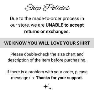Pode incluir: Texto "Shop Policies" em um fundo branco com texto preto. O texto diz: "Devido ao processo de pedido sob encomenda em nossa loja, N&Atilde;O PODEMOS aceitar devolu&ccedil;&otilde;es ou trocas. SABEMOS QUE VOC&Ecirc; VAI AMAR SUA CAMISA Por favor, verifique a tabela de tamanhos e a descri&ccedil;&atilde;o do item antes de comprar. Se houver algum problema com seu pedido, por favor, envie-nos uma mensagem. Obrigado pelo seu apoio."
