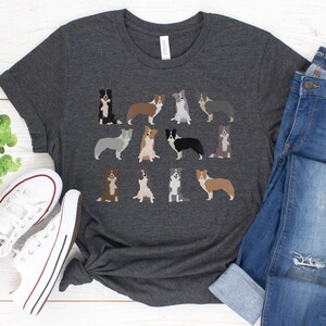 Pode incluir: Uma camiseta cinza escura com um padr&atilde;o de 12 border collies de diferentes cores. Os collies est&atilde;o todos em poses diferentes, alguns est&atilde;o sentados, outros em p&eacute; e outros correndo.