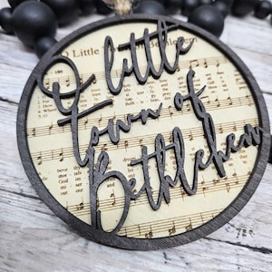 ベツレヘムの小さな町 SVG オーナメント – 賛美歌 レーザーカット ファイル – SVG、PDF、DXF、AI、PNG、JPG、WebP、TIFF