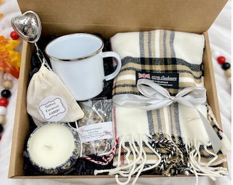 Cozy Winter Gift Box, Christmas gift basket, holiday gift, Thinking Of You Gift, Hygge gift box, Birthday Gifts For Women, Sending A Hug