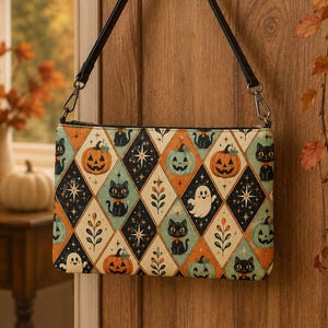 Halloween-Umhängetasche aus Kunstleder mit Harlekin-Patchworkmuster, bedruckt mit Kürbissen, Geistern und schwarzer Katze im Vintage-Stil