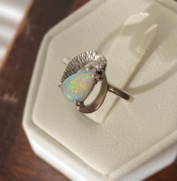 LOVELY Antique 14K White Gold Opal and Diamond Ri… - image 3
