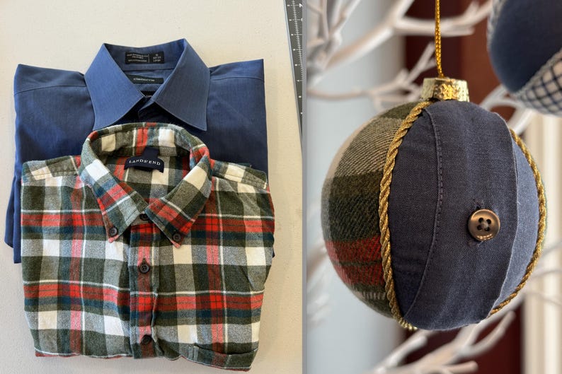 Op de afbeelding: Twee geruite overhemden, een blauwe en een groene, rode en witte, liggen gevouwen op een wit oppervlak. Een blauwe en groene geruite kerstbal met een gouden touwversiering en een blauwe knoop hangt aan een witte tak.
