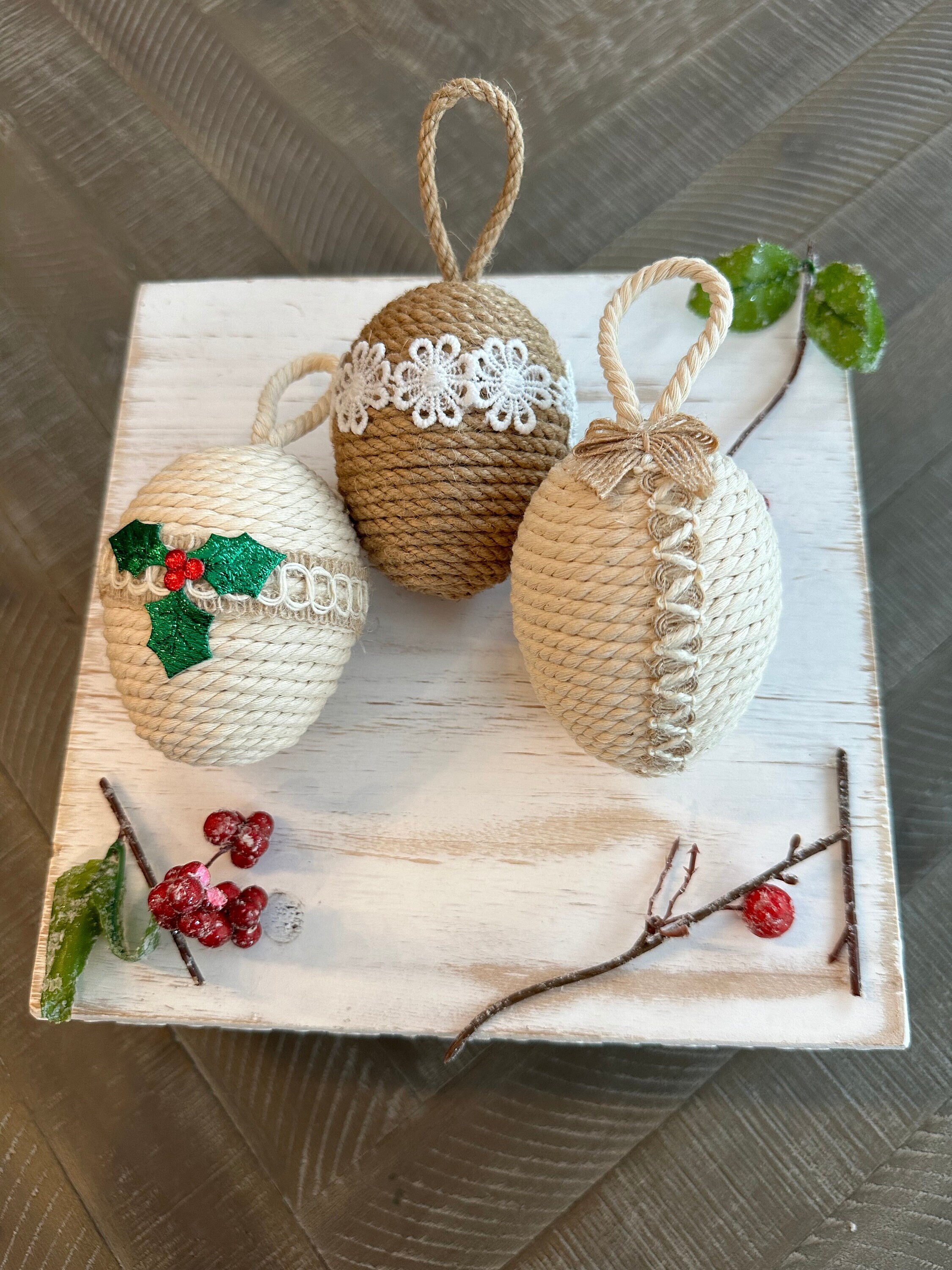 Décorations rustiques de ferme | Ovale/Oeuf | Jute et fil crème avec des touches de contraste | Lot de 3