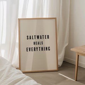 Salzwasser heilt alles Druck • Küsten Enkelin ästhetische Wandkunst, digitaler Download, minimalistisches Zitat salziger Surfer Strand Haus Dekor