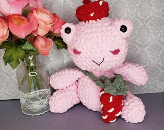 Virkad jordgubbsgroda-plysch: Rosa garn-amigurumi med basker och väska