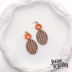 Retro Groovy Flower Charm Oval Flowers |  Boho Laser Cut Wooden Earrings SVG -  Elegant Wood Design - Instant Download Glowforge - Aura