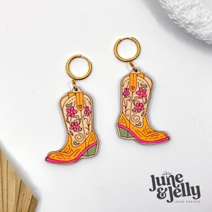 Bottes de cow-girl de printemps occidentales | Boucles d’oreilles en bois découpées au laser Boho SVG - Conception de boucles d’oreilles en bois - Téléchargement instantané Glowforge - Aura - Xtool