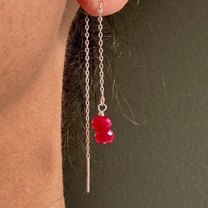 Örhängen med naturliga rubiner och sterlingsilver