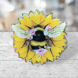 Handmade Bee Badge Reel: Sunflower Acrylic ID Holder