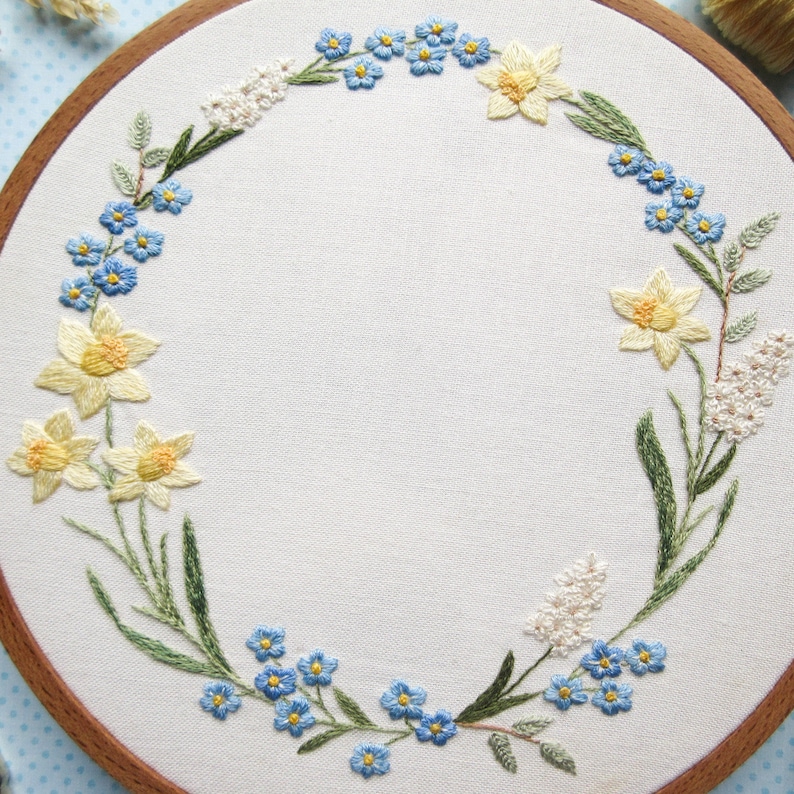 Daffodils and Forget-Me-Nots Hand Embroidery PDF Pattern, Spring Floral Needle-Painting, Botanical DIY Embroidery, Floral Wreath Embroidery image 3