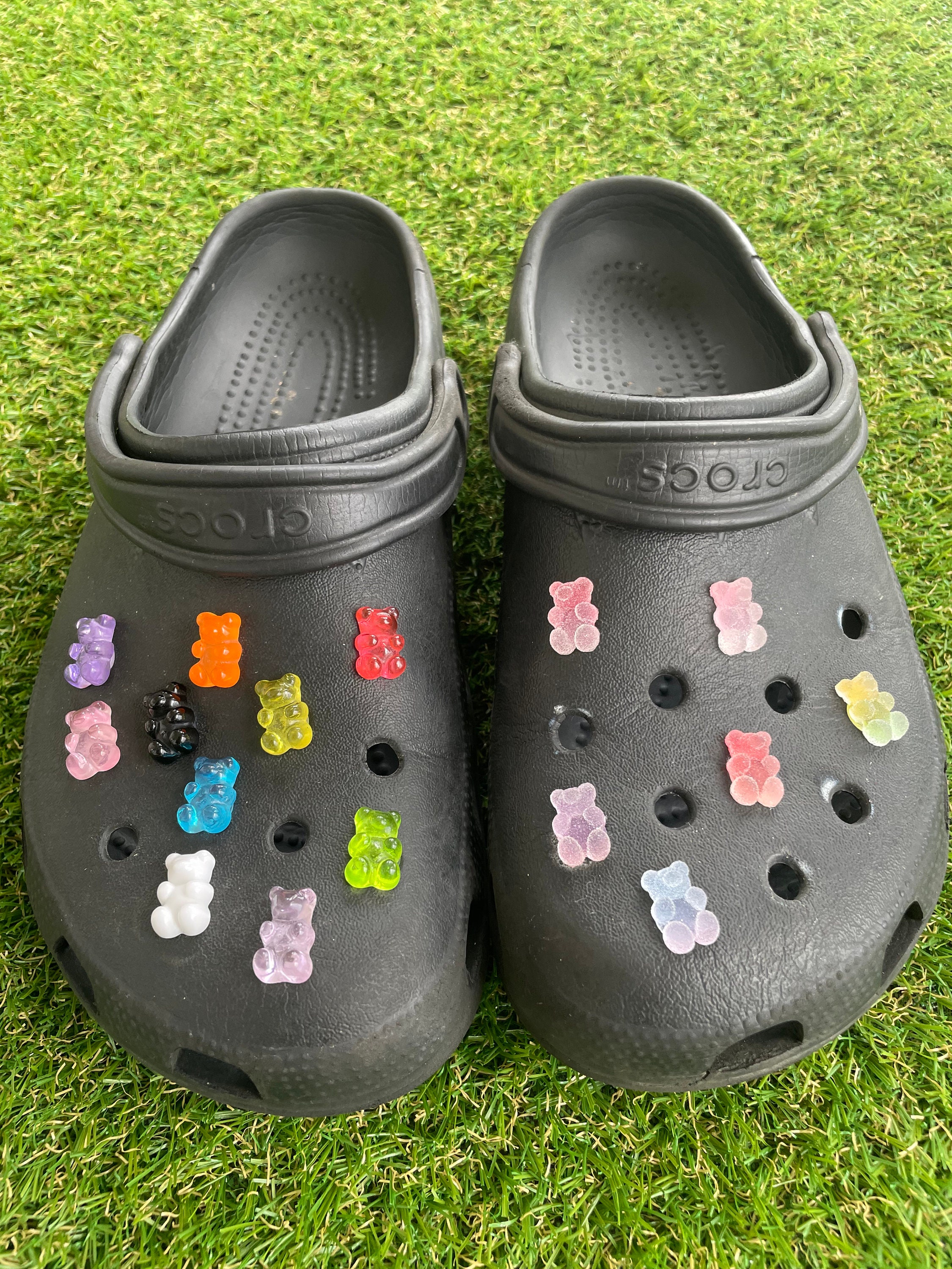 black crocs with gummy bear charms｜TikTok Search