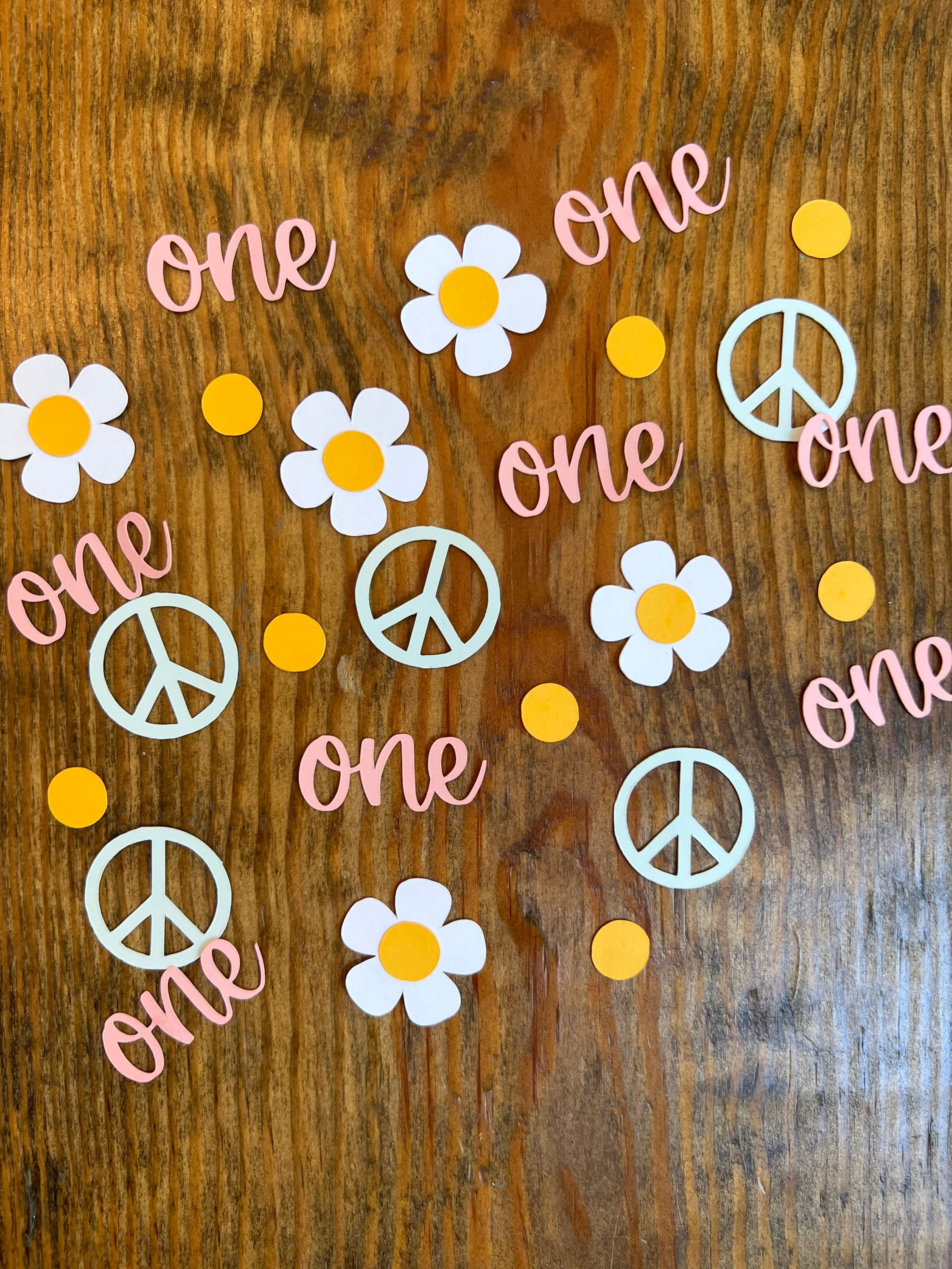 Daisy boho confetti table party decor one groovy baby babe hippie personalized supplies retro 80s vibe
