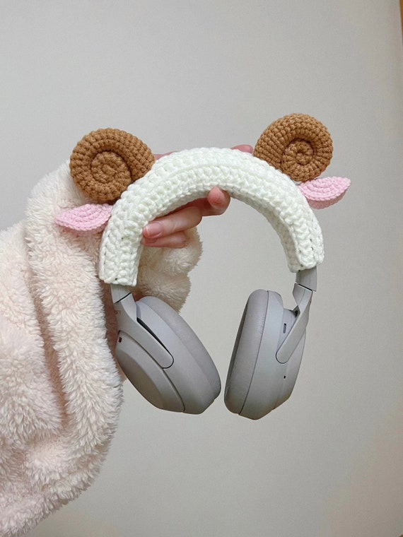 Headphones covering ears outlet
