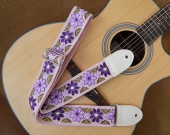 Correa de guitarra bordada morada con diseño floral francés para guitarra acústica, hecha a mano, de lino y algodón con extremos de cuero, universal.