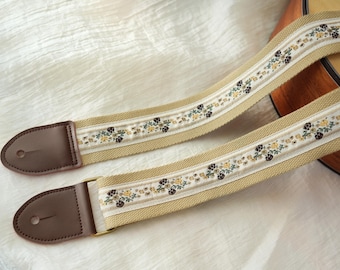 Correa beige con flores delicadas bordadas Correa de guitarra acústica Correa de lino y algodón con extremos de cuero Correa de bajo Correa personalizada con nombre