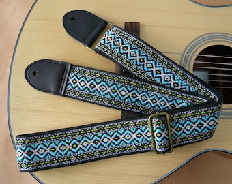 Minimalistyczny, geometryczny, tkany pasek do gitary. Minimalistyczny design. Ręcznie robiony bawełniano-lniany pasek ze skórzanymi końcówkami. Prezent dla niego na gitarę.