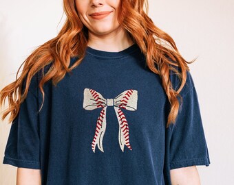Camiseta de béisbol con lazo bordado, camiseta de béisbol bordada, camiseta para el día del juego de mujer, ropa de béisbol, regalo para mamás de béisbol
