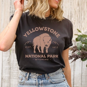 Yellowstone National Park Graphic Tee Shirt | National Park TShirt | Hiking Outdoor Camping Nature | Oversized T-Shirt | Vintage