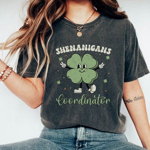 Camiseta para maestros del Día de San Patricio / Maestro San Patricio / Coordinador de Travesuras / San Patricio Retro / Un Maestro Afortunado / Regalo para Maestros