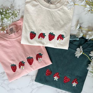 Embroidered Stawberry T-shirt, Cottagecore Embroidered Shirt, Floral Strawberry Tee, Embroidered Spring Summer Outfit, Berries Tshirt