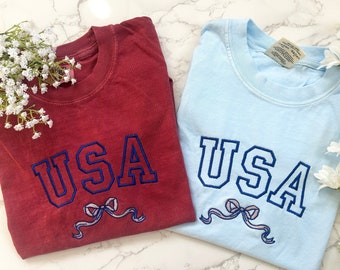 Broderad Coquette USA t-shirt, Coquette rosettskjorta, broderad fjärde juli-skjorta, broderad 4:e juli-skjorta, självständighetsdagen, sommargrillskjorta