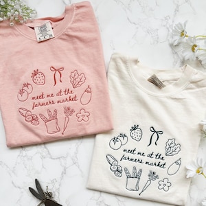 T-shirt corta Cottagecore ricamata, camicia estiva Farmers Marker ricamata, maglietta estiva Garden, completo primaverile ricamato, camicia con bacche
