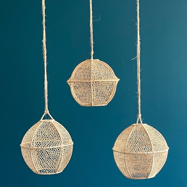 suspension raphia boule, suspension en osier, luminaire, abat-jour en raphia