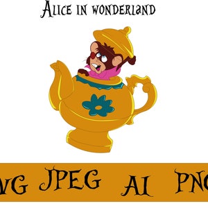 Könnte beinhalten: Eine gelbe Teekanne mit einem blauen Blumenmuster. Eine Comic-Maus mit einem rosa Kleid befindet sich in der Teekanne. Der Text "Alice im Wunderland" befindet sich über der Teekanne.