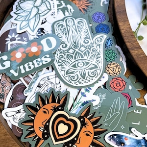 Lindo paquete de pegatinas impermeables de yoga celestial, regalos espirituales y de yoga, paquete de pegatinas misteriosas, pegatinas de yoga, regalos de meditación bohemios