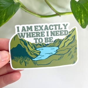 Sticker mentale gezondheid: ik ben precies waar ik moet zijn, natuurbevestigingsdagboek of waterflessticker, sticker angstverlichting