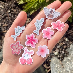 Mini lot d'autocollants fleurs de cerisier, petits autocollants pastel sakura et bourdons pour bouteille d'eau et ordinateur portable, autocollants printaniers en vinyle imperméables