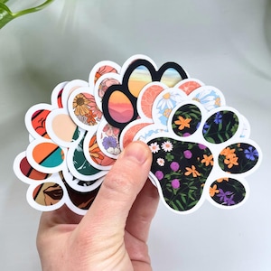 Sticker avontuur pootafdruk, sticker hondenpoot waterfles, schattig wandelen + bloemen dierenstickers, sticker bergzonsondergang hond, pootafdruk