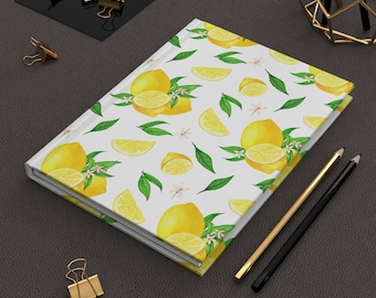 Inbunden anteckningsbok med citronmönster, färska citrusblommor