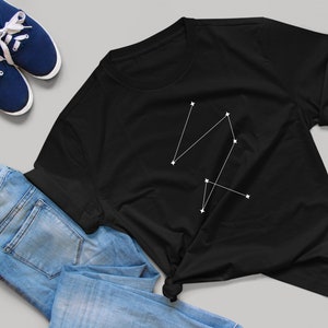 Addie LaRueís Freckles Shirt - V E Schwab - The Invisible Life of Addie LaRue /Unisex T-Shirt