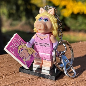 Miss Piggy minifigure keychain