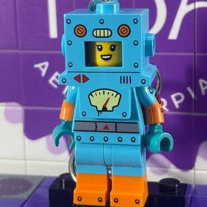 Llavero con minifigura de disfraz de robot ("Robot de cartón")