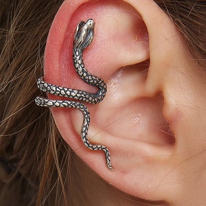Engraved Snake Ear Cuff, Sterling Silver Ear Climber, Serpent Gothic Earrings, Ear Cuff no Piercing