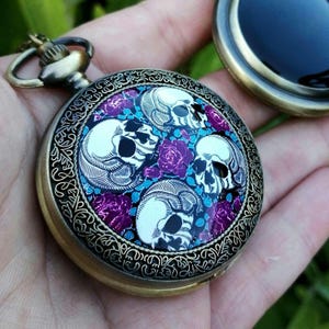 Memento Mori. Scrying Mirror. Acrylic Face. Pocket Black Scrying Mirror, Etched Metal Case & Necklace. Magick. Divination Tools. Witchcraft