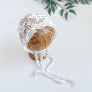 Ivory lace bonnet, vintage bonnet, Newborn photography props, Newborn photo outfit, bonnet girl
